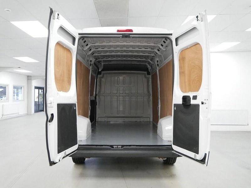 Used Vauxhall Movano 140 HP (102 kW) 2022 White