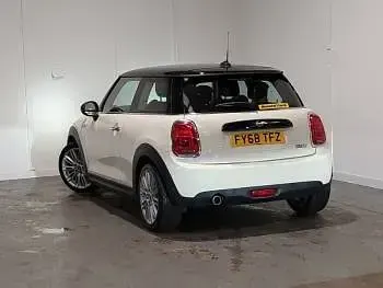 Used Mini Cooper 136 HP (100 kW) 2018 White Hatchback