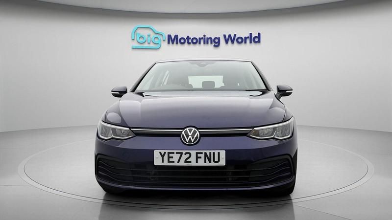 Used VW Golf VIII Life 148 HP (108 kW) 2022 Blue Hatchback