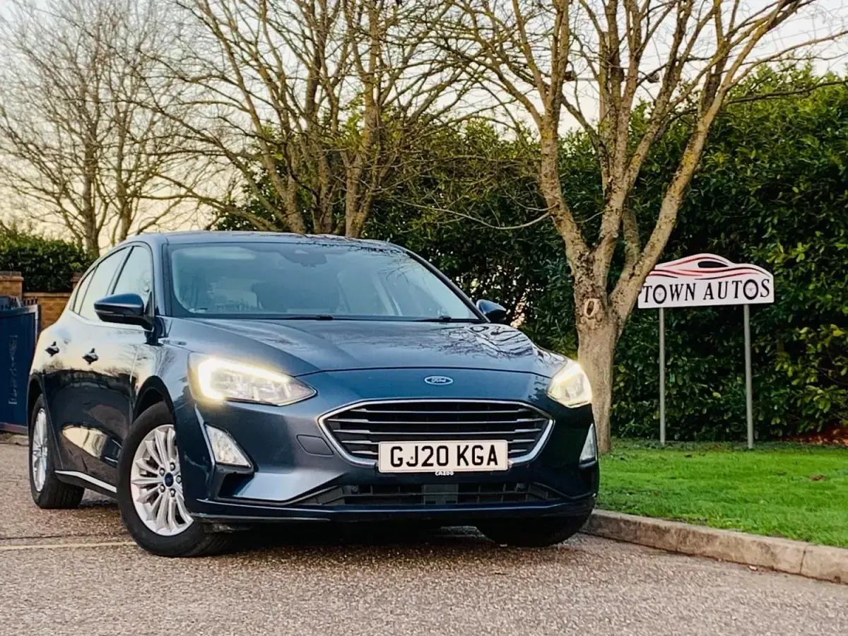 Usado Ford Focus Titanium 120 CV (88 kW) 2020 Azul Utilitario