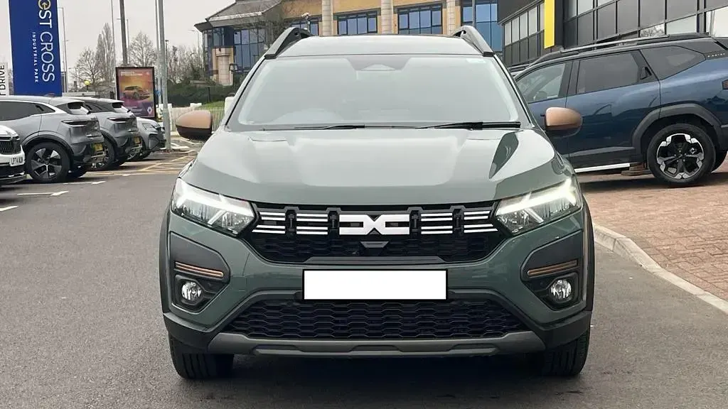 Used Dacia Jogger Extreme 2024 Green MPV