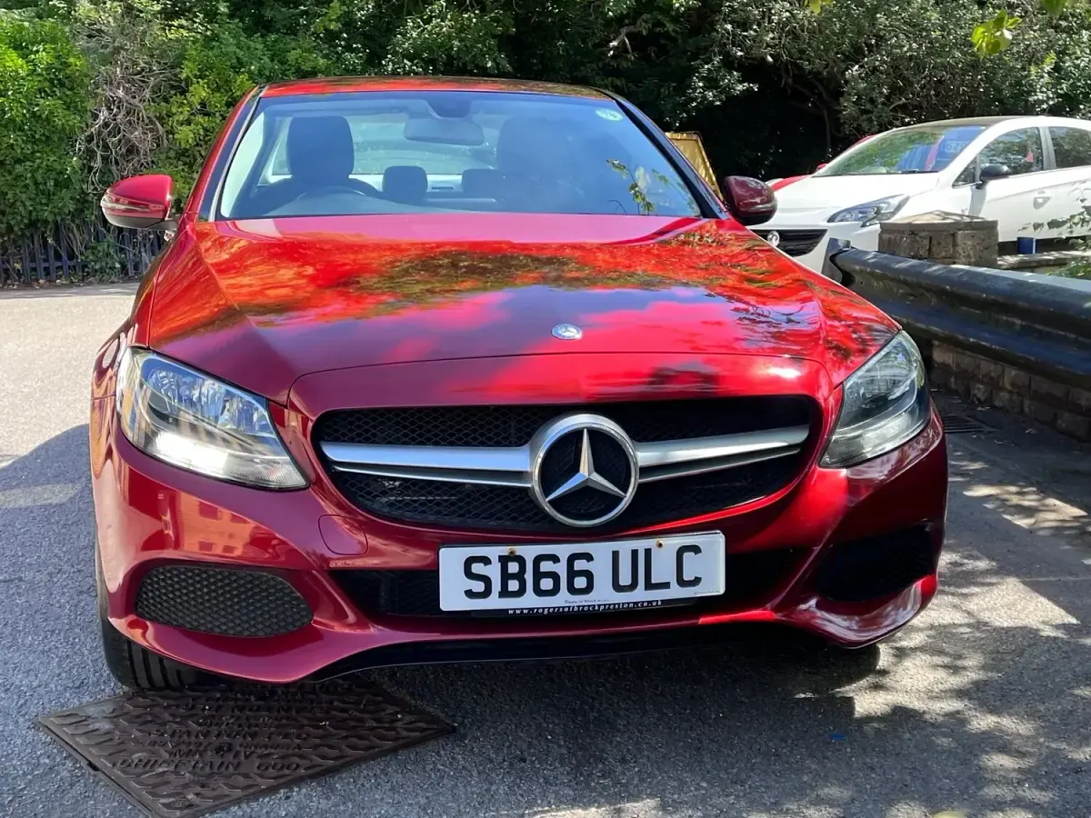 Used Mercedes C200 SE 184 HP (135 kW) 2016 Red Sedan