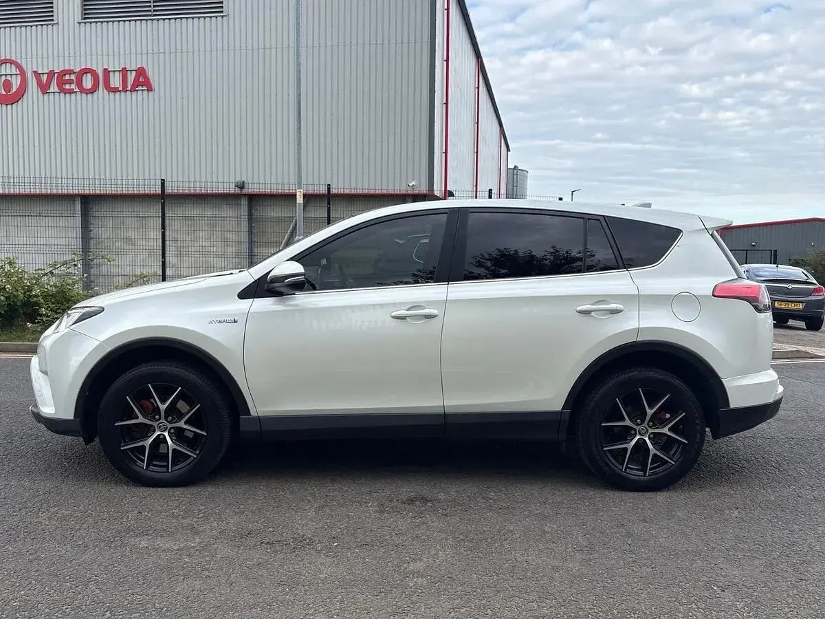 Used Toyota RAV4 Design 2018 White SUV
