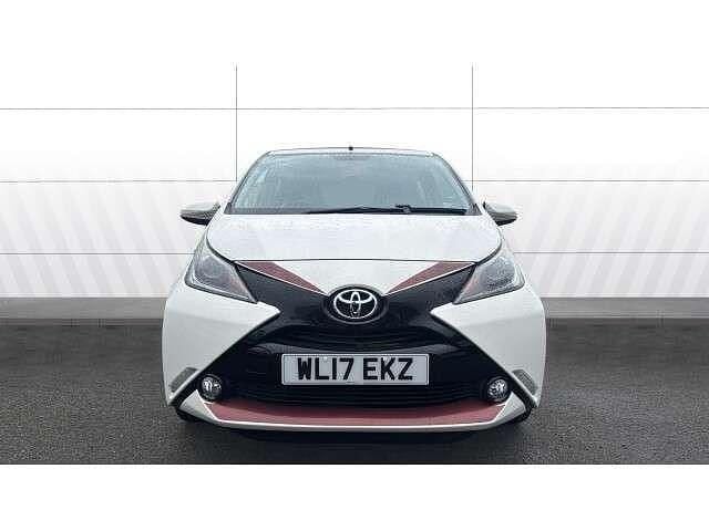 Begagnad Toyota Aygo 69 HK (50 kW) 2017 Vit Halvkombi