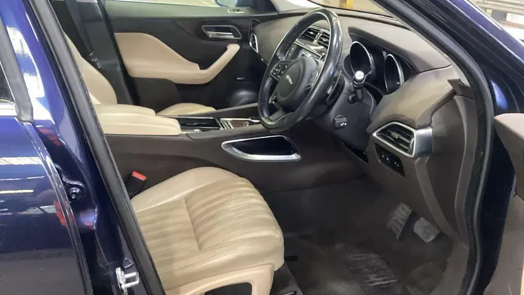 Used Jaguar F-Pace Portfolio 180 HP (132 kW) 2017 Blue SUV