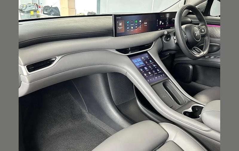 Usado MG IM6 553 kW (752 CV) 2025 Plateado SUV