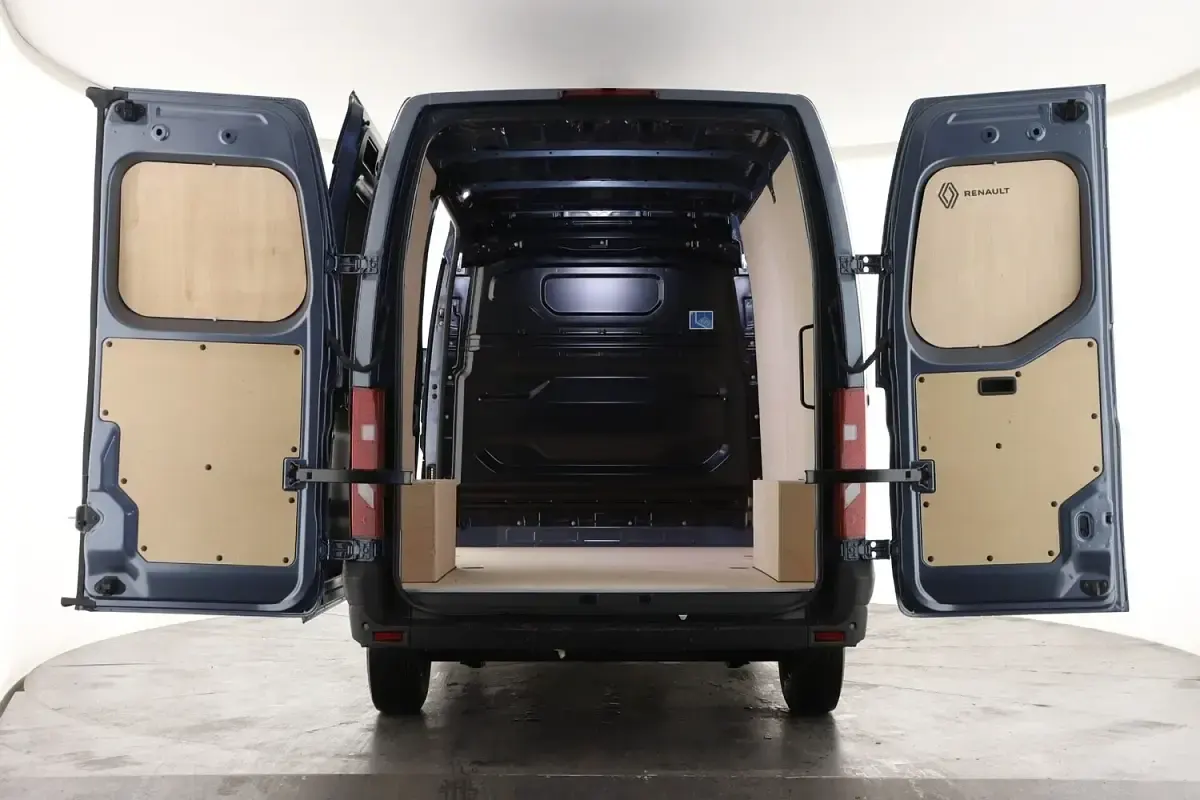 New Renault Master 2026 Black MPV