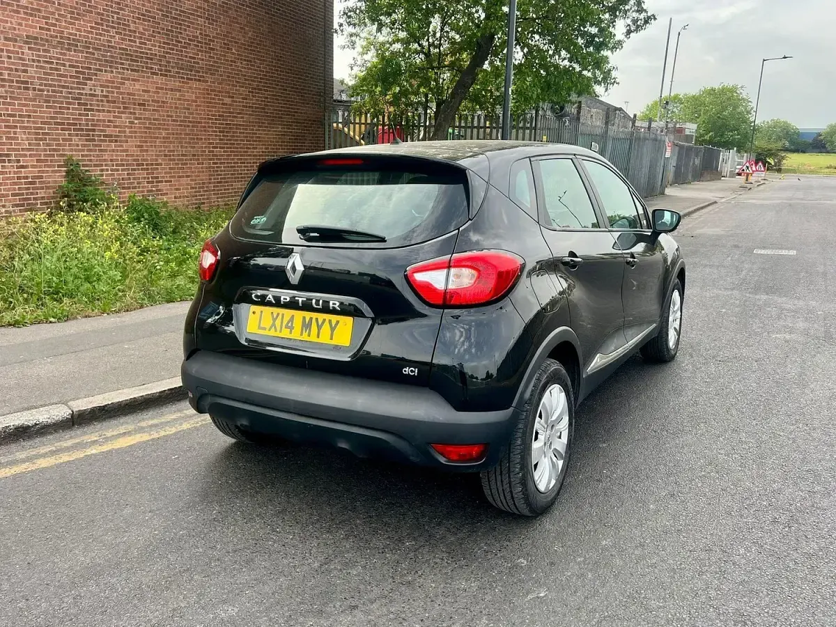Used Renault Captur Expression+ 90 HP (66 kW) 2014 Black SUV