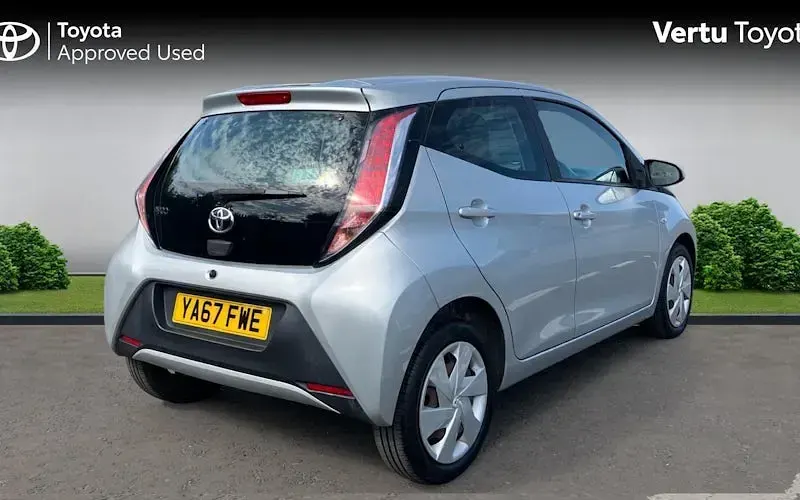 Used Toyota Aygo X-play 69 HP (50 kW) 2018 Silver splash Hatchback