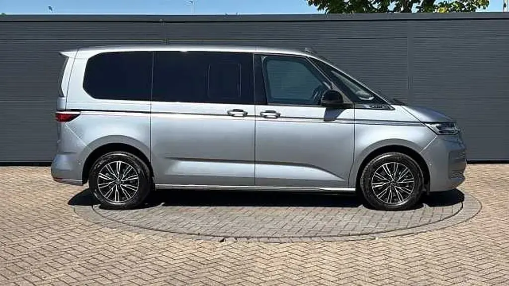 Used VW Multivan Style 204 HP (150 kW) 2024 Silver MPV