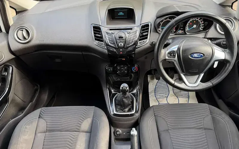 Usado Ford Fiesta Zetec 101 HP (74 kW) 2017 Citadino