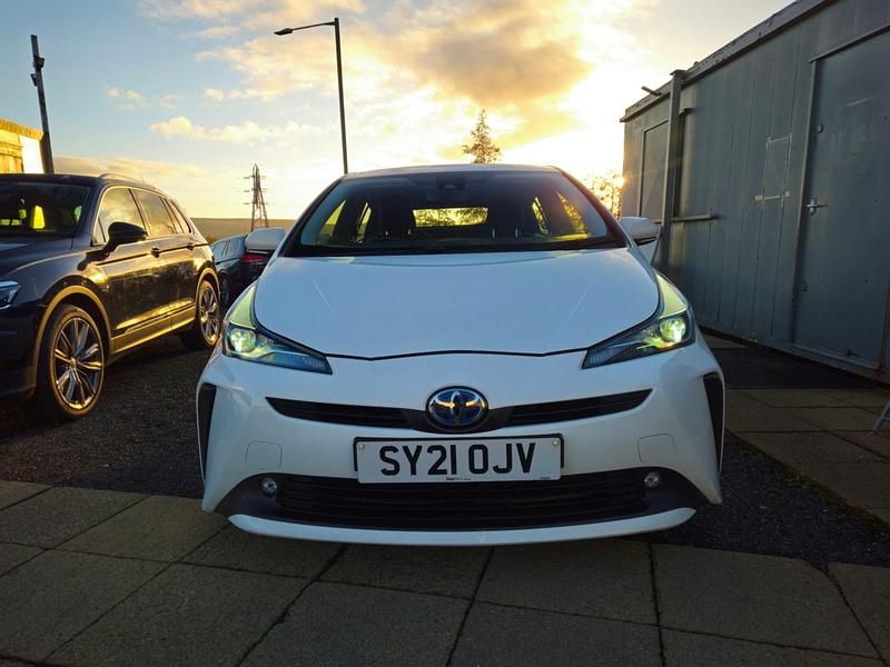 Used Toyota Prius Active 122 HP (89 kW) 2021 White Hatchback