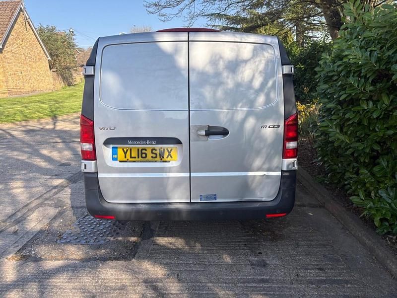 Begagnad Mercedes Vito 114 HK (83 kW) 2016 Silver Van