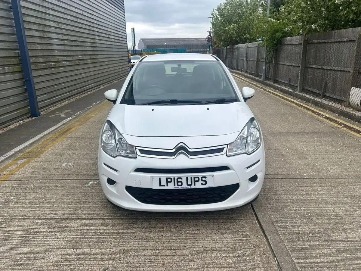 Begagnad Citroën C3 PureTech 2016 Vit Halvkombi
