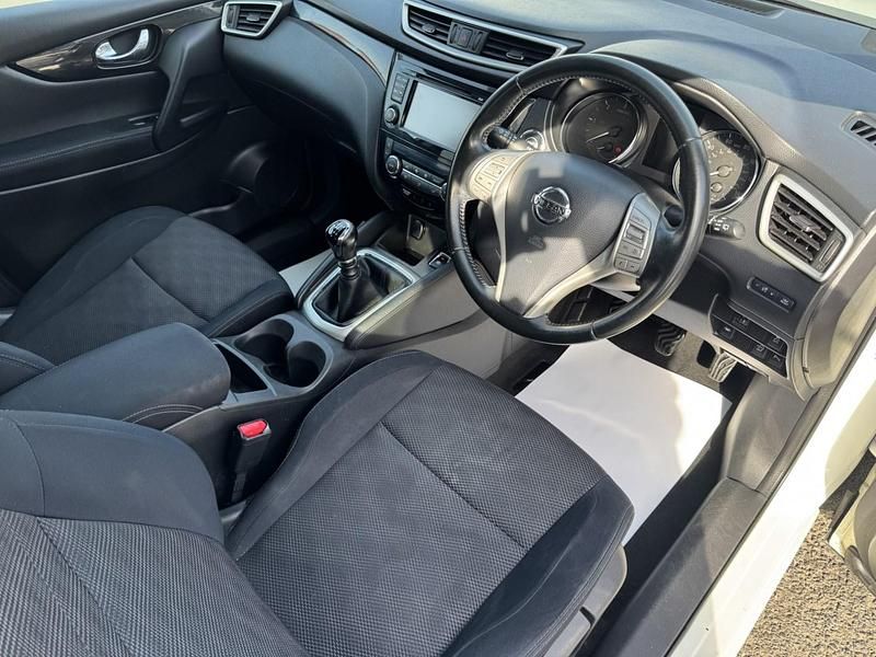 Used Nissan Qashqai Acenta Premium 2014 White SUV