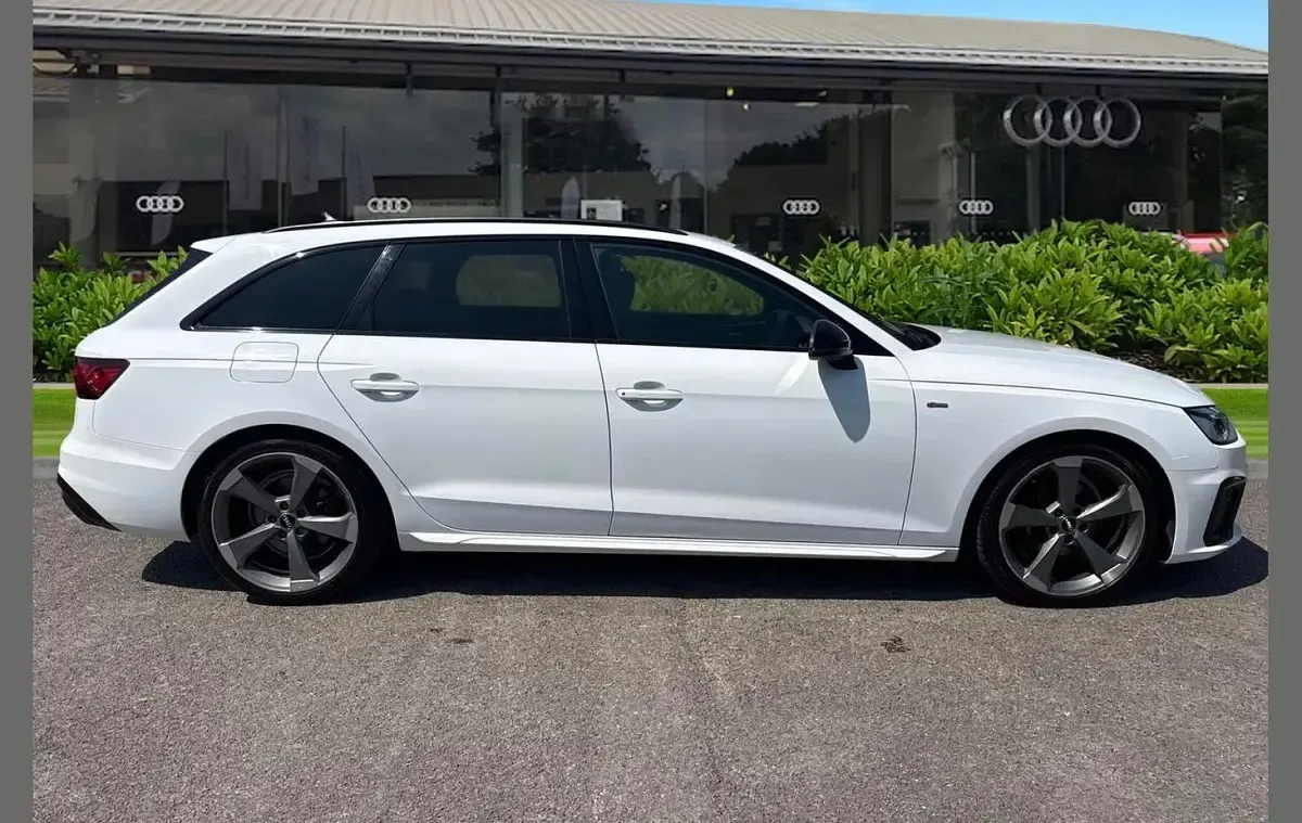 Used Audi A4 Black Edition 163 HP (119 kW) 2020 White Estate