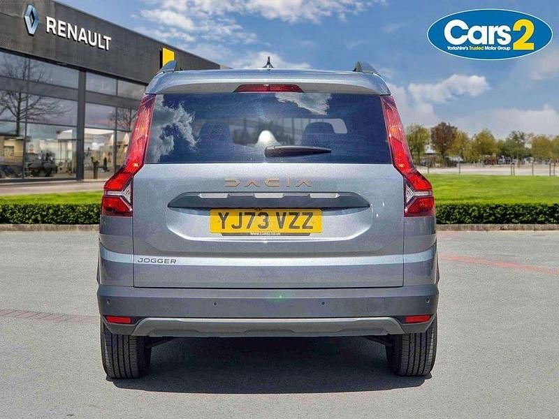 Used Dacia Jogger Extreme 110 HP (80 kW) 2024 Grey MPV