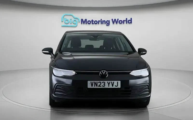 Usado VW Golf VIII Life 150 HP (110 kW) 2023 Cinzento Citadino