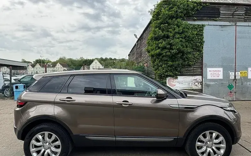 Used Land Rover Range Rover evoque SE 180 HP (132 kW) 2018 Hatchback
