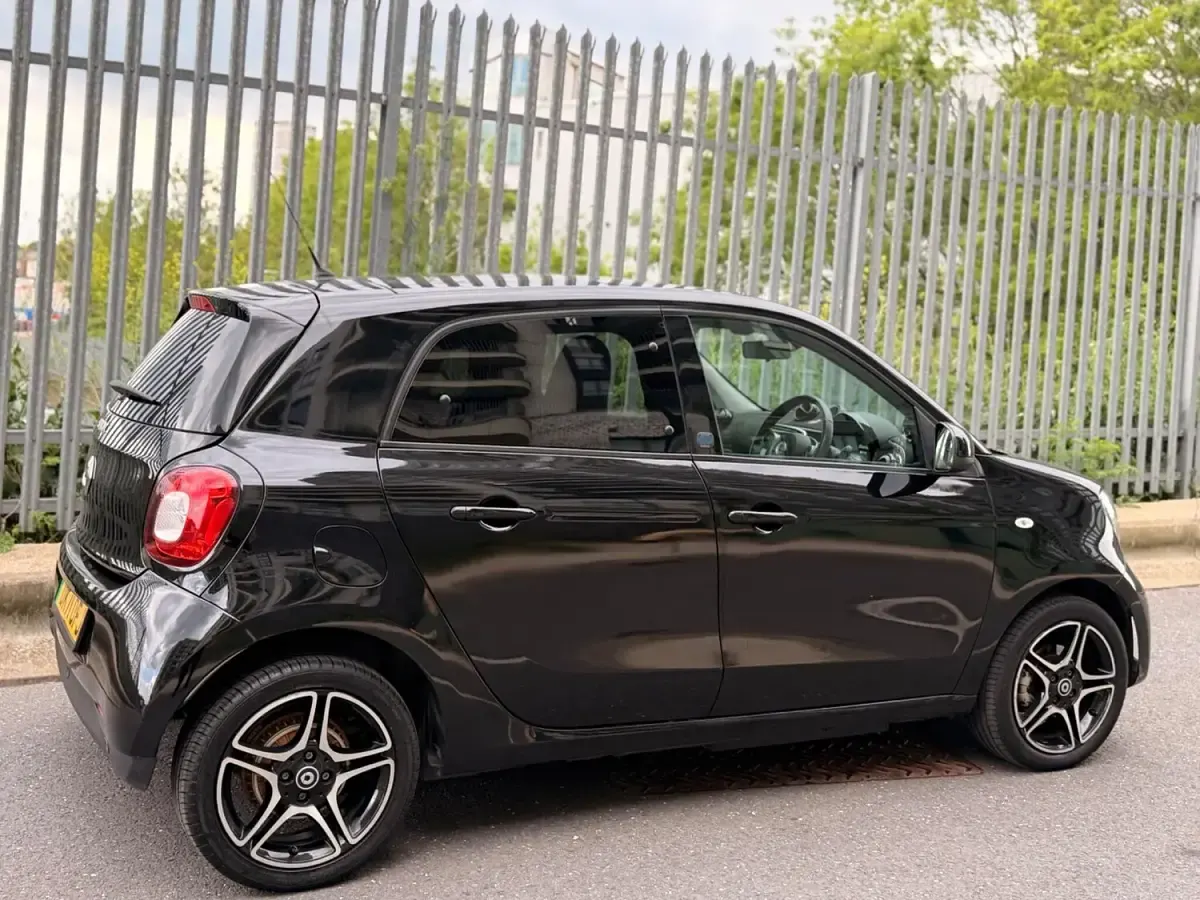 Used Smart ForFour Electric Drive Premium 22 kW (30 HP) 2021 Black Hatchback