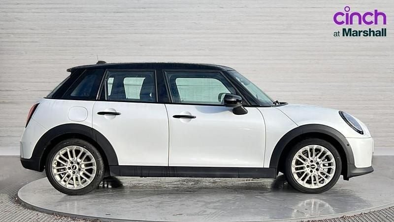 Used Mini Cooper Exclusive 114 kW (156 HP) 2025 White Hatchback
