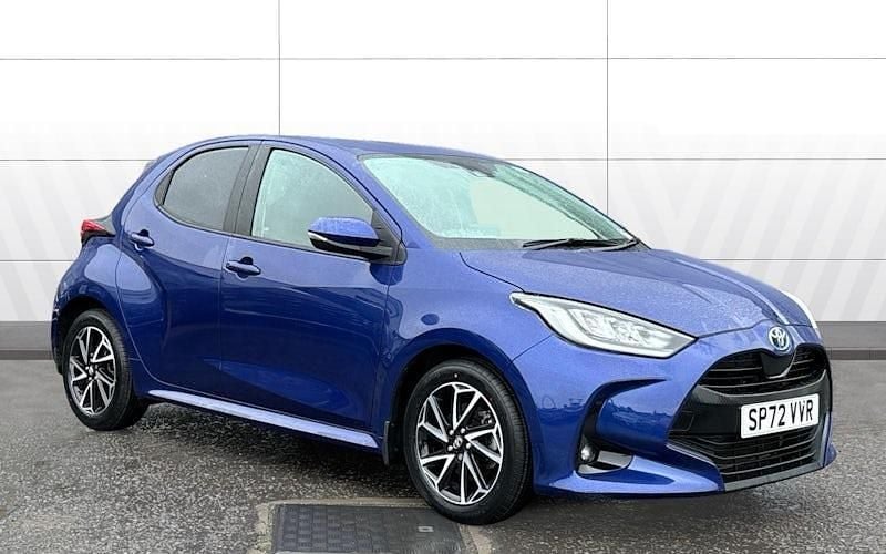 Used 2025 Toyota Yaris Hybrid Design Hatchback | £17,218 (Super price) - Image 1/4