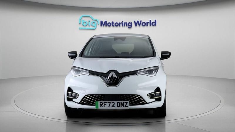 Used Renault Zoe Iconic 100 kW (136 HP) 2022 White Hatchback
