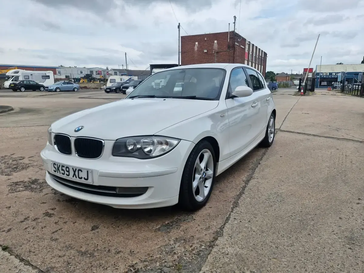 Used BMW 118 Sport Line 2009 White Hatchback