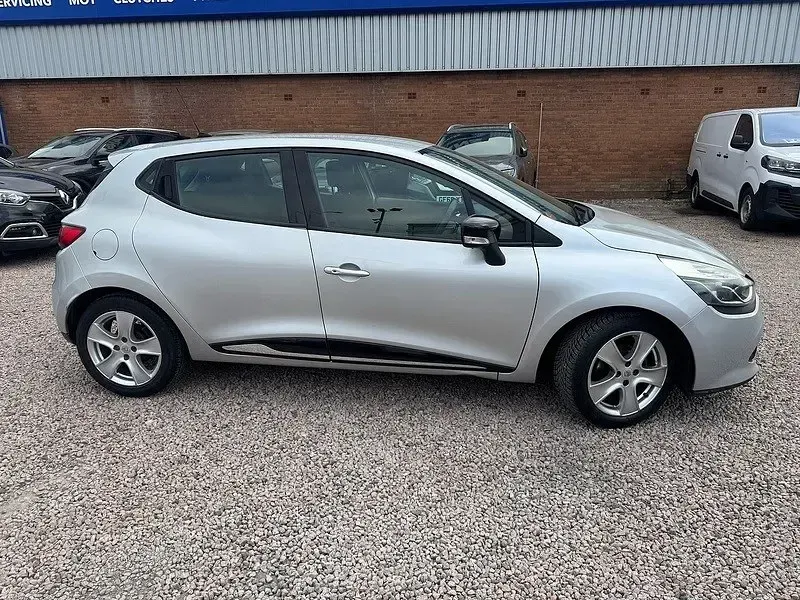Gebraucht Renault Clio IV Dynamique 75 PS (55 kW) 2014 Silber Kleinwagen