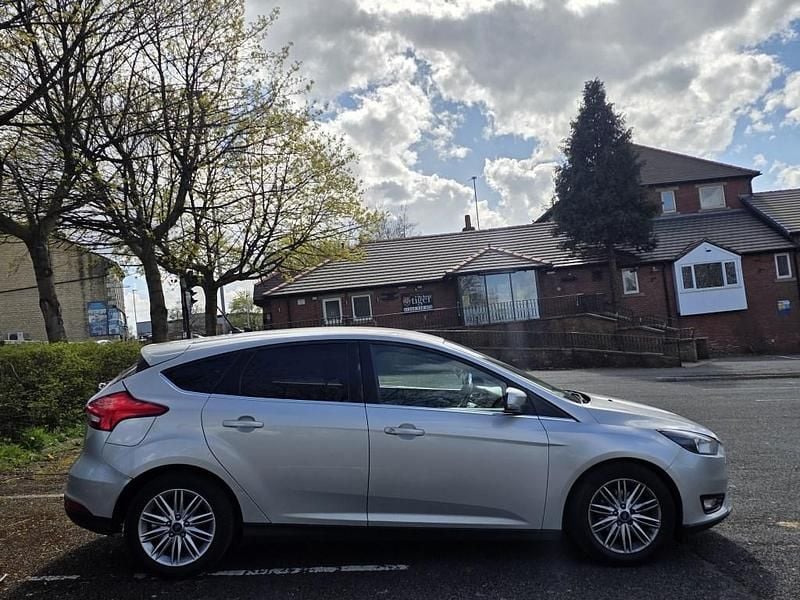 Used Ford Focus Zetec 120 HP (88 kW) 2017 Silver Hatchback