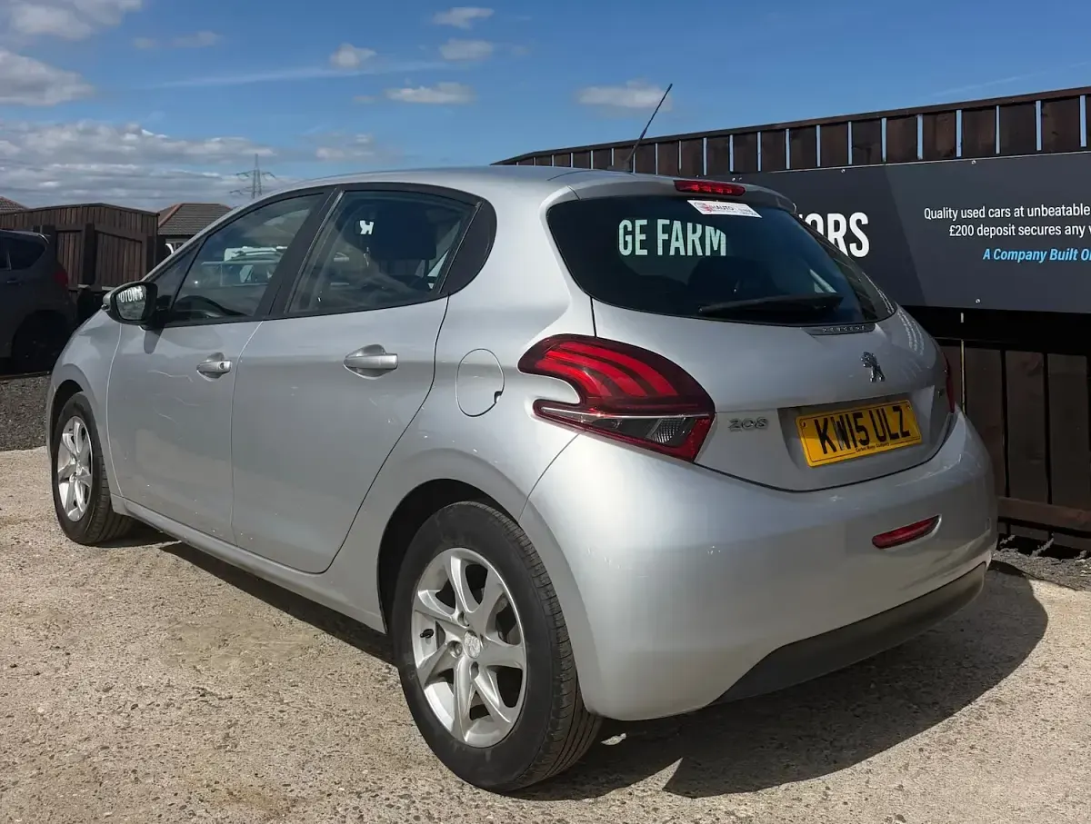 Used Peugeot 208 Active 73 HP (53 kW) 2015 Silver Hatchback