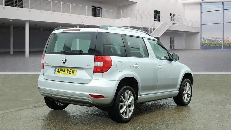 Used Skoda Yeti SE 105 HP (77 kW) 2014 Silver SUV