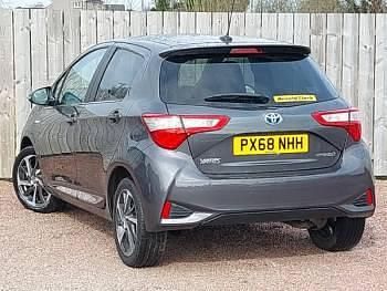 Used Toyota Yaris Hybrid 100 HP (73 kW) 2018 Grey Hatchback