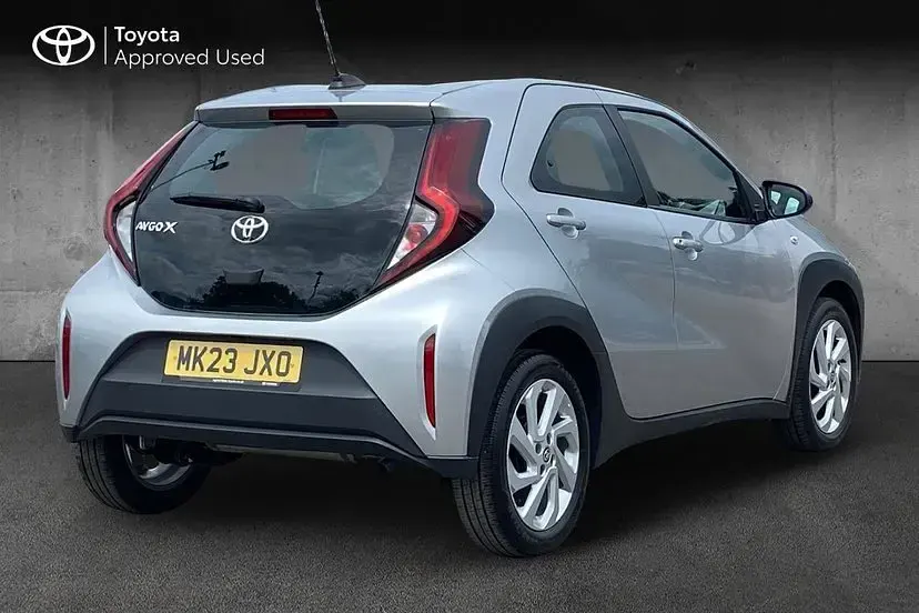 Used Toyota Aygo X PURE 72 HP (52 kW) 2023 Silver SUV