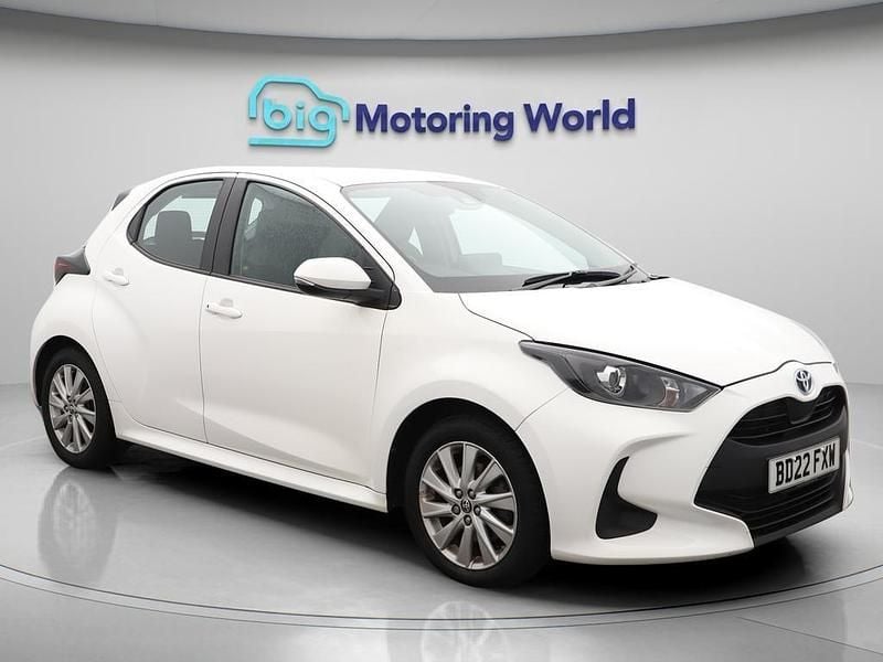 White Used 2022 Toyota Yaris Hybrid Hatchback | £14,900 (Good price) - Image 1/4