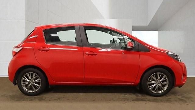 Used Toyota Yaris 111 HP (81 kW) 2019 Red Hatchback