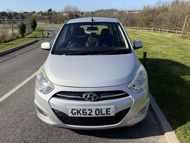 Used Hyundai i10 Active 85 HP (62 kW) 2012 Silver Hatchback