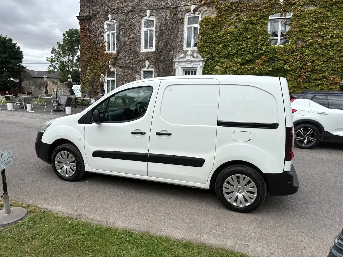 Used Citroën Berlingo 75 HP (55 kW) 2016 White MPV