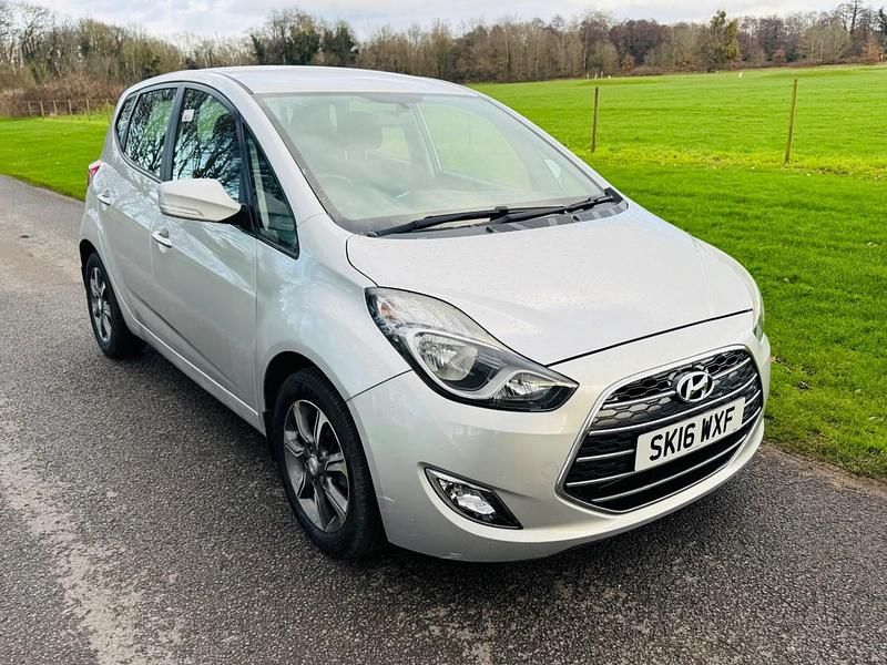 Used Hyundai ix20 SE 90 HP (66 kW) 2016 Silver Hatchback