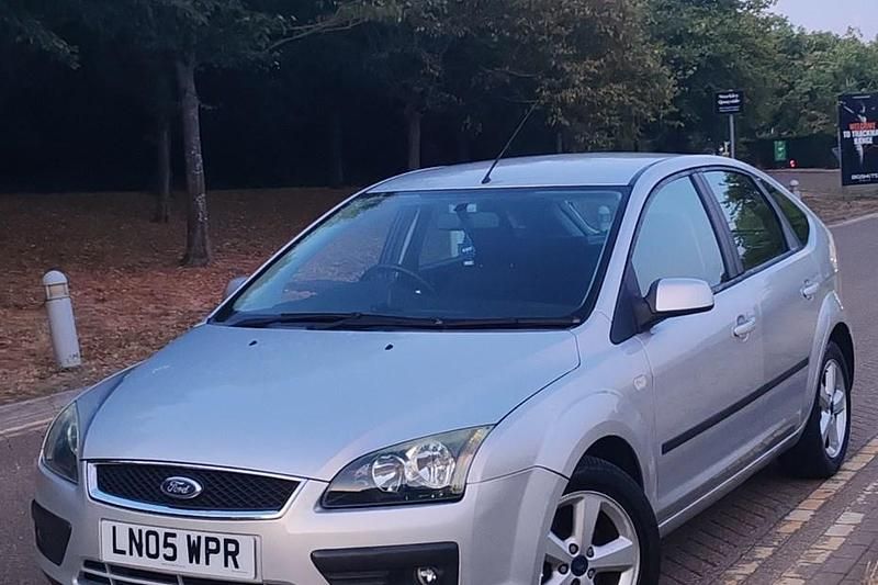 Silver Used 2005 Ford Focus Zetec Hatchback | £2,000 (Good price) - Image 1/1