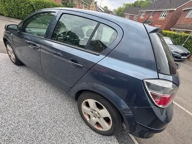 Używany Vauxhall Astra 115 KM (84 kW) 2008 Niebieski Hatchback