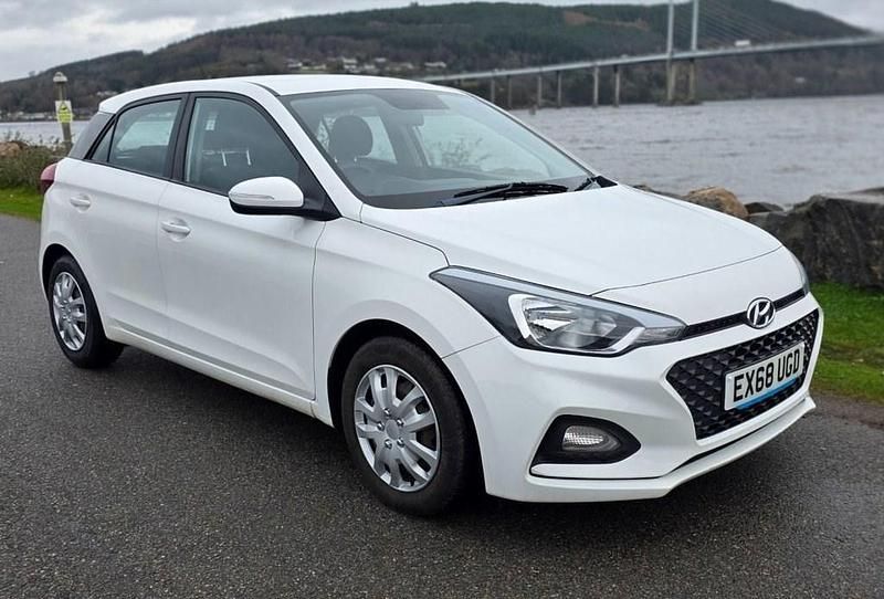 White Used 2018 Hyundai i20 Hatchback | £6,495 (Fair price) - Image 1/4