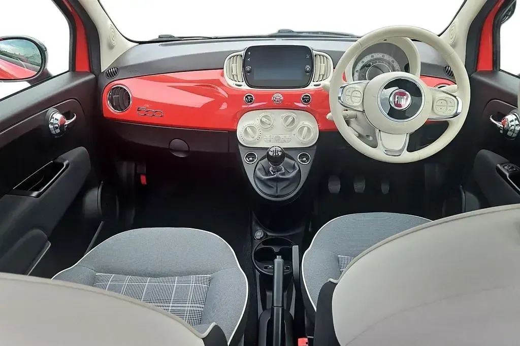 Used Fiat 500 Lounge 70 HP (51 kW) 2021 Coral pink Hatchback