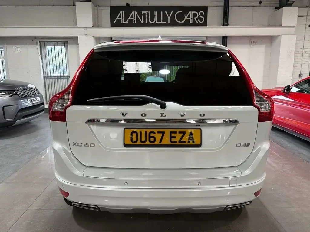 Used Volvo XC60 SE Lux 215 HP (158 kW) 2017 White SUV