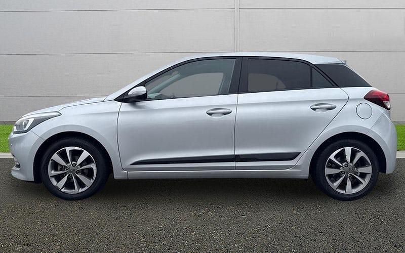 Używany Hyundai i20 Premium 101 KM (74 kW) 2015 Srebrny Hatchback