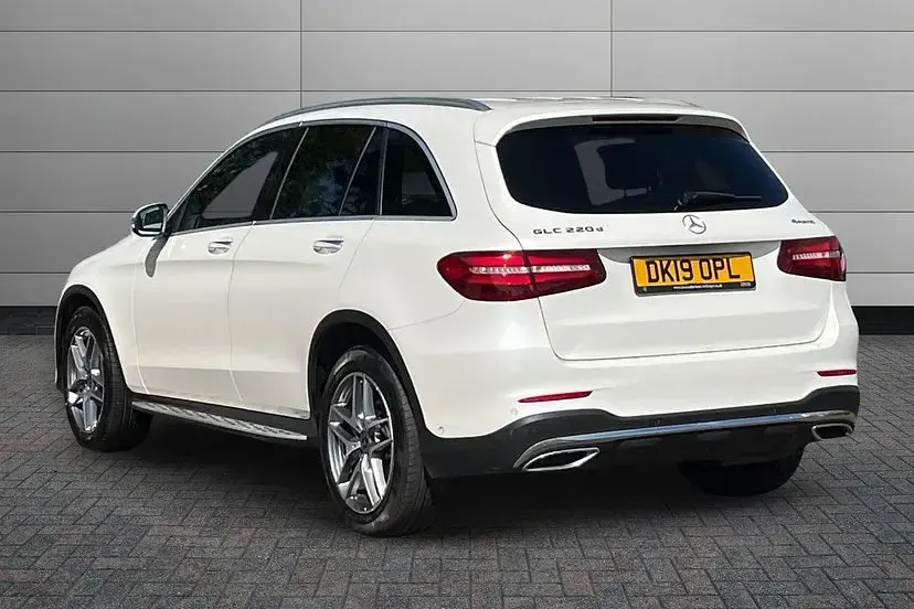 Used Mercedes GLC220 AMG line 170 HP (125 kW) 2019 Polar white SUV