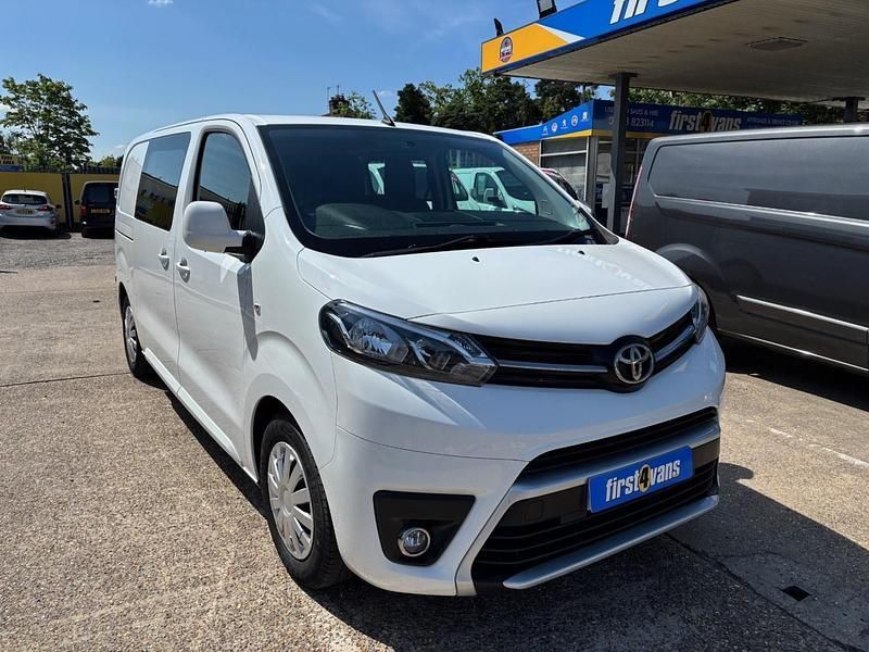 White Used 2018 Toyota Proace Comfort Van | £14,000 (Fair price) - Image 1/4