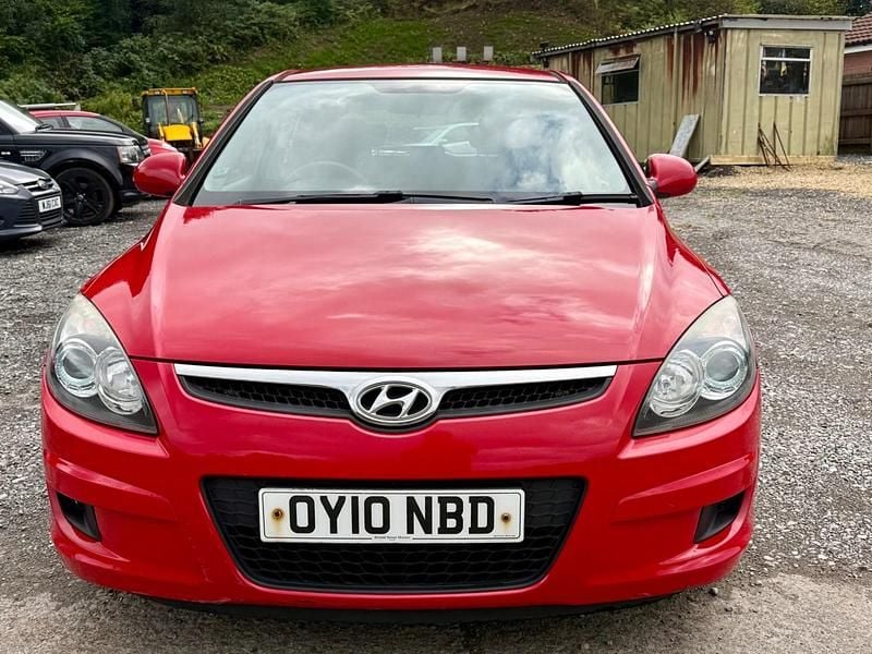 Used Hyundai i30 Classic 108 HP (79 kW) 2010 Red Hatchback