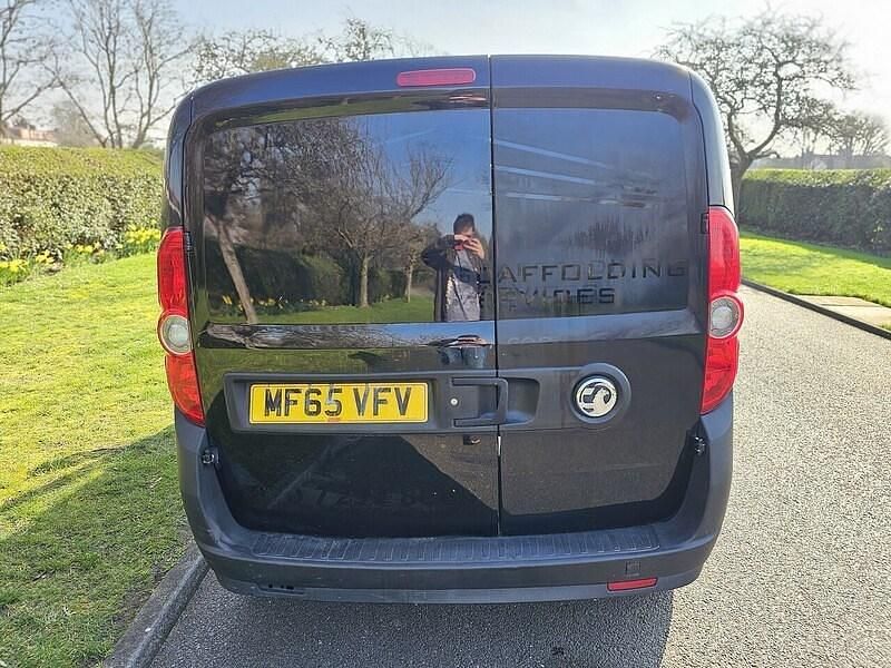 Used Vauxhall Combo 105 HP (77 kW) 2015 Black MPV