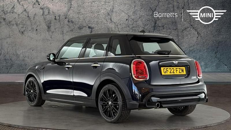 Usado Mini Cooper Exclusive 134 CV (98 kW) 2022 Negro Utilitario